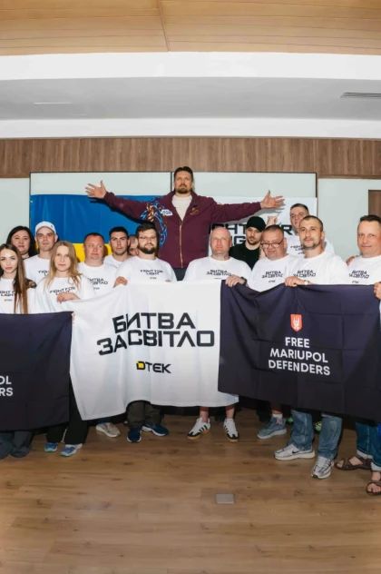 Ukraine’s Usyk backs energy recovery, meets workers in Cairo before May 23 fight