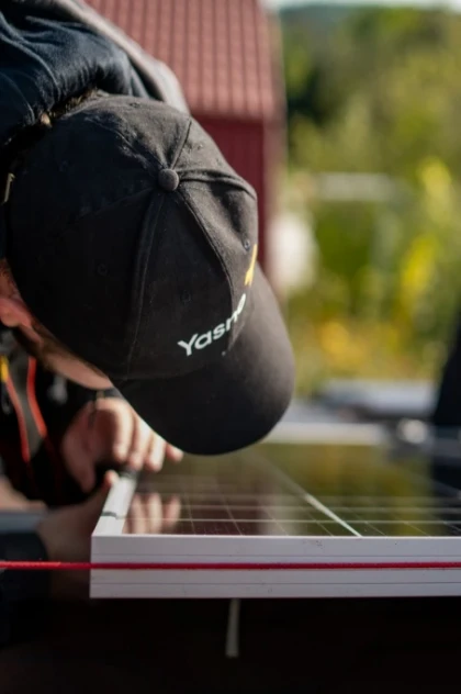 Бренд ДТЕК YASNO здійснює встановлення сонячних панелей та акумуляторних систем