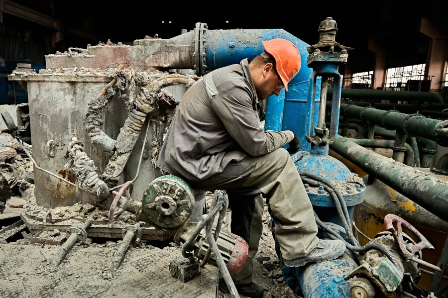 DTEK power engineer after another russian attack on thermal power plant, spring 2024