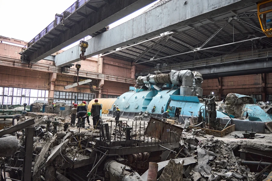 Engineers of DTEK's thermal power plant clear debris and eliminate the consequences of russian massive attacks