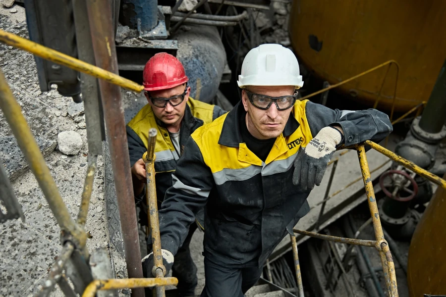 Engineers of DTEK's thermal power plant clear debris and eliminate the consequences of russian massive attacks