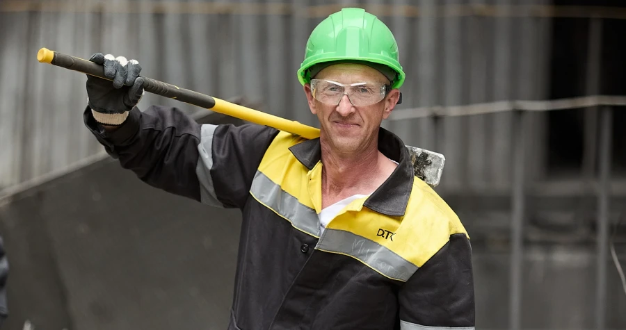 DTEK power engineer after another russian attack on thermal power plant, spring 2024