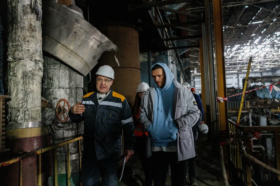Usyk trains at a damaged DTEK power plant
