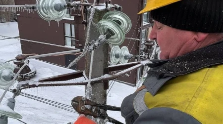 Image library / Restoration of power grids s in -20°C weather