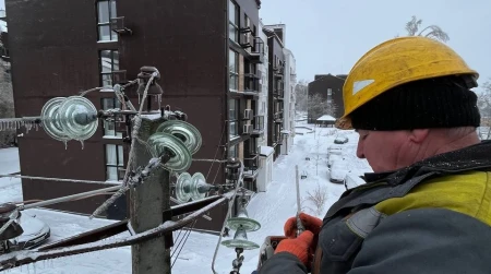 Image library / Technical restoration of power grids s in -20°C weather