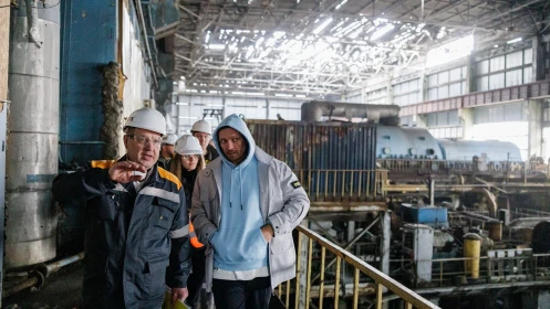 Image library / Oleksandr Usyk at a war-damaged DTEK power plant