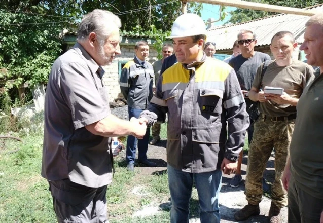 1,5 місяці роботи в «сірій» зоні: енергетики повернули світло у 800 будинків Бахмутського району