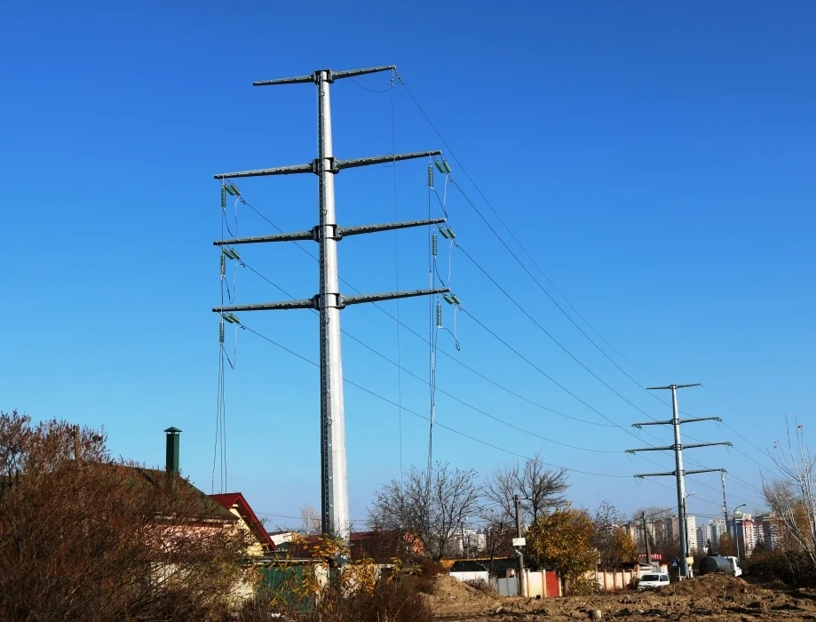 На лівому березі Києва будують нову надпотужну електромережу