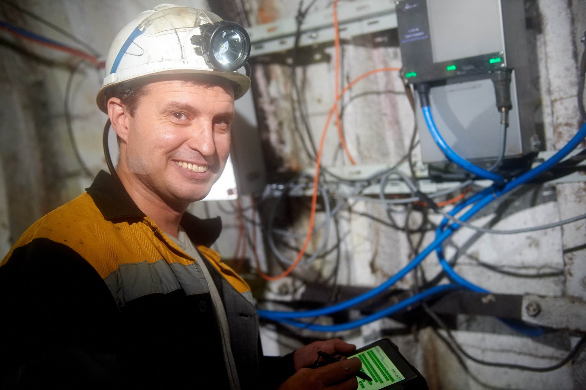 Вперше в Україні ДТЕК проклав Wi-Fi зв’язок у шахті на глибині півкілометра