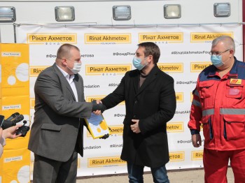 ДТЭК совместно с Фондом Рината Ахметова передал Луганской и Ивано-Франковской областям 40 тыс. экспресс-тестов на выявление коронавируса