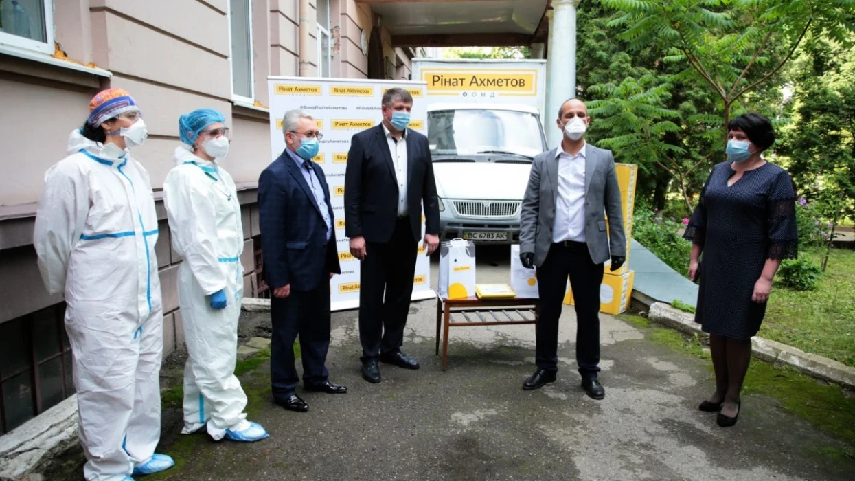 Допомагатимуть рятувати життя: ДТЕК разом з Фондом Ріната Ахметова передав апарати ШВЛ  Івано-Франківщині