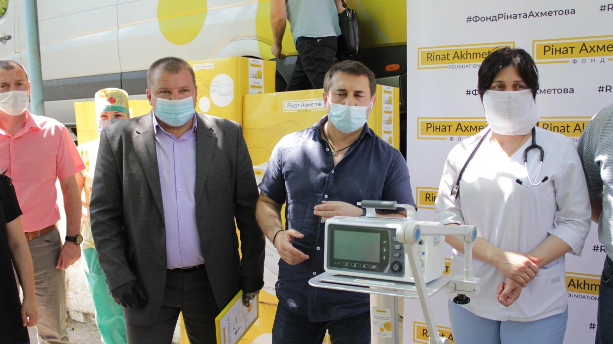 Життєво необхідна допомога: ДТЕК разом з Фондом Ріната Ахметова передав апарати ШВЛ  Луганщині