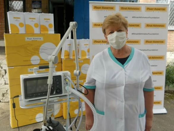 38 сучасних апаратів ШВЛ ДТЕК та Фонд Ріната Ахметова передали регіональним лікарням