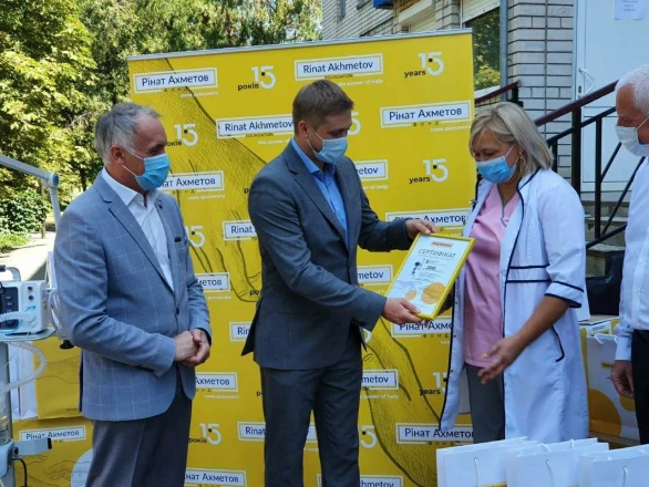 Нова партія ШВЛ заради життя:  лікарні Львівщини та Дніпропетровщини отримали 11 апаратів штучної  вентиляції легень від ДТЕК та Фонду Ріната Ахметова