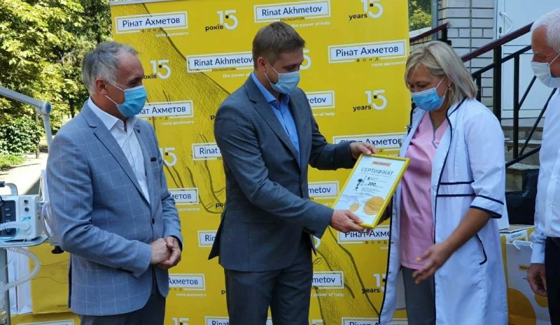 Нова партія ШВЛ заради життя:  лікарні Львівщини та Дніпропетровщини отримали 11 апаратів штучної  вентиляції легень від ДТЕК та Фонду Ріната Ахметова