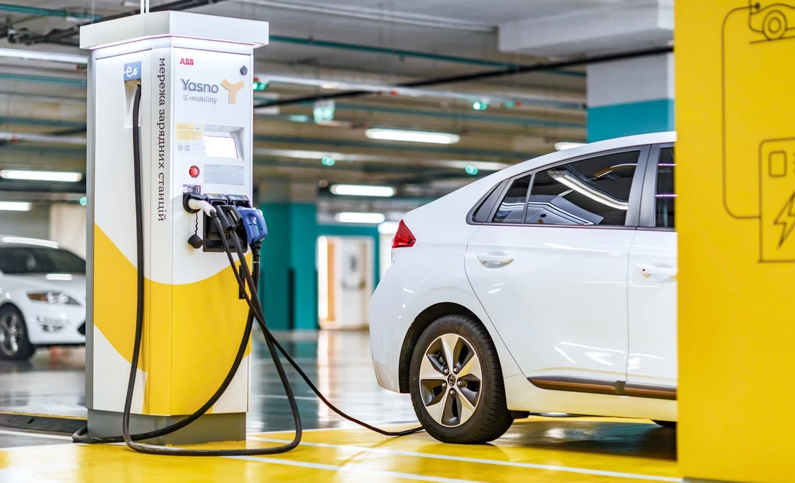 Перший мільйон кіловат-годин або 167 обертів навколо Землі