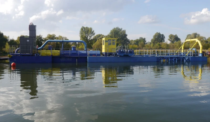 З турботою про довкілля: на Бурштинському водосховищі енергетики ДТЕК запустили земснаряд