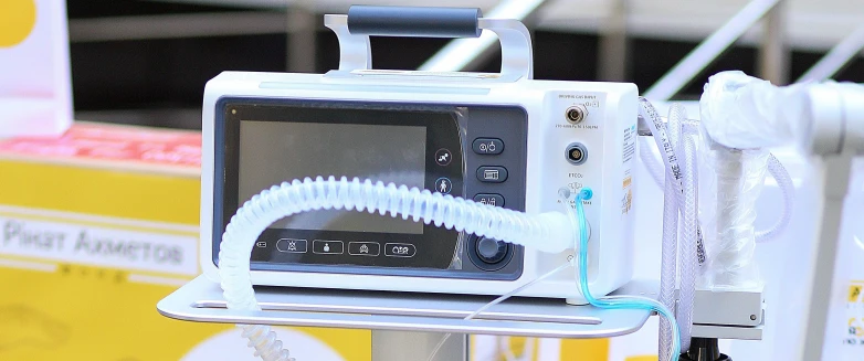 На варті здоров’я та життя: ДТЕК спільно з Фондом Ріната Ахметова передав апарати ШВЛ Приморській центральній районній лікарні