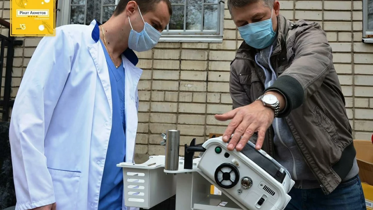 Західний Донбас отримав ще 6 апаратів штучної вентиляції легенів від ДТЕК і Фонду Ріната Ахметова