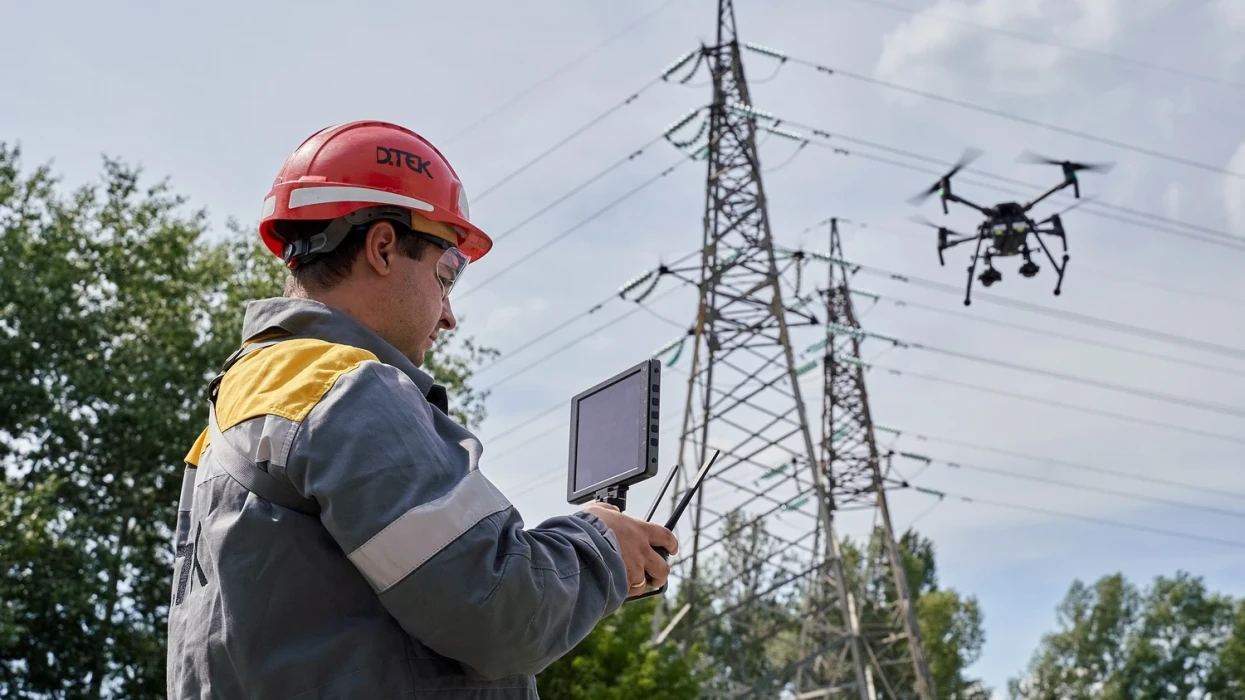 На Дніпропетровщині за допомогою дрону обстежили майже 400 км електроліній