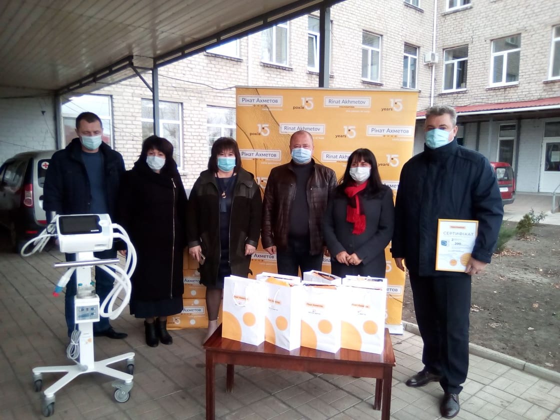 Долаємо пандемію разом: ДТЕК та Фонд Ріната Ахметова передав чергову партію апаратів ШВЛ лікарням Луганщині