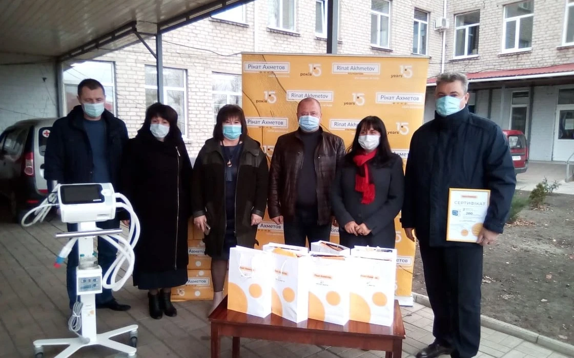 Долаємо пандемію разом: ДТЕК та Фонд Ріната Ахметова передав чергову партію апаратів ШВЛ лікарням Луганщині