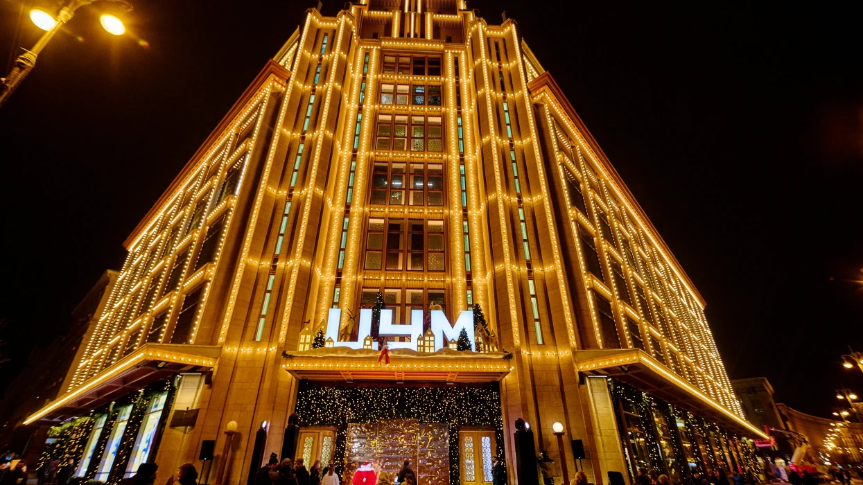 ДТЕК і ЦУМ реалізували проект #ВмикайНовийРік щодо декоративного підсвічування фасаду універмагу