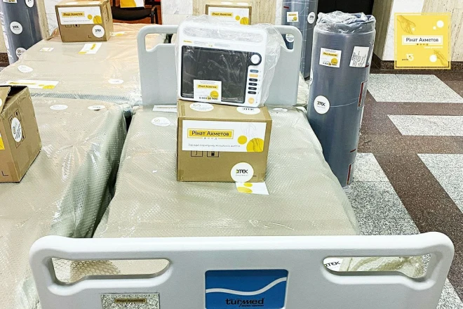 Фонд Ріната Ахметова і ДТЕК допомогли київській лікарні