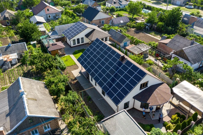 2,582 new home solar power systems were connected to DTEK Grids at year-end 2020