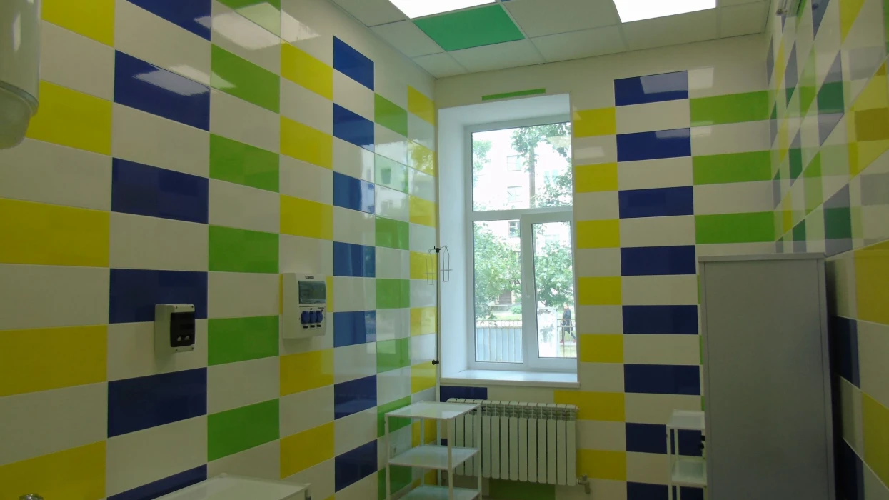 Завдяки ДТЕК та ПРООН у Щасті відремонтували дитячу поліклініку