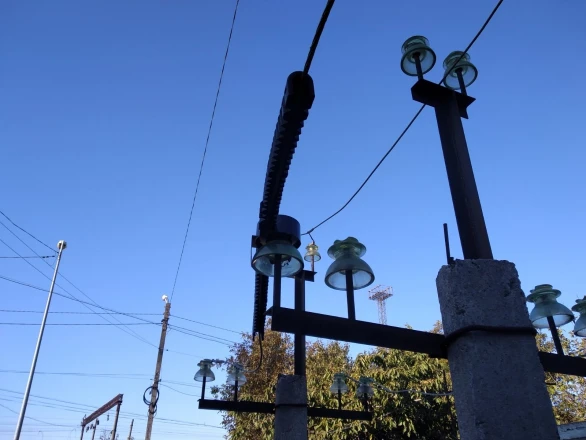 ДТЕК Одеські електромережі встановлює на лініях спеціальні кожухи для захисту птахів від ураження струмом