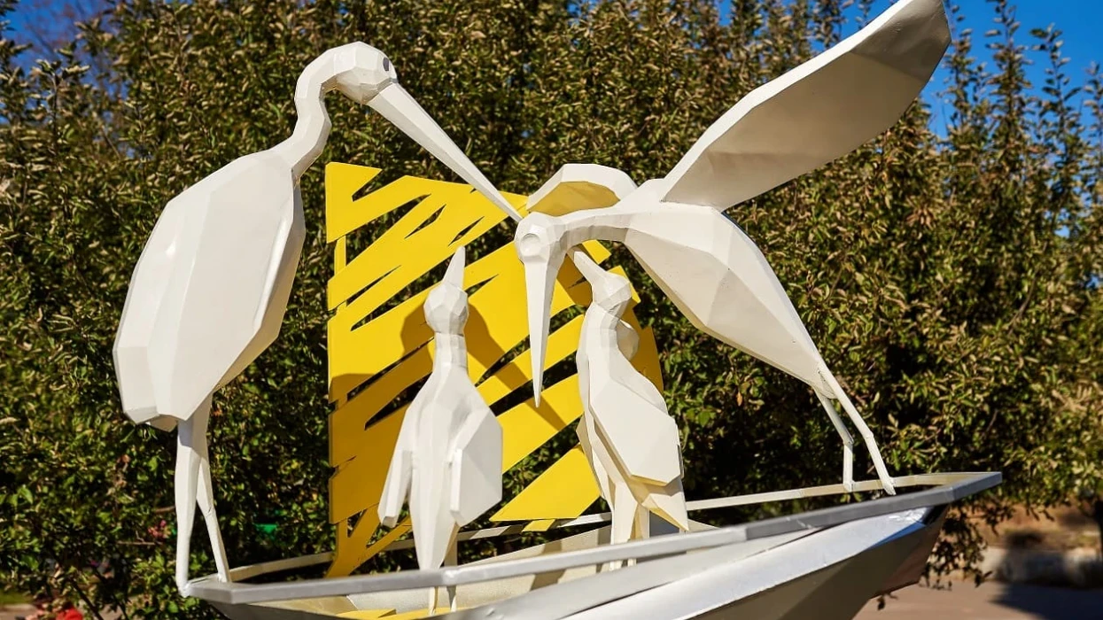 The sculpture #EnergyWings appeared in Kyiv - the first collaboration between DTEK and contemporary Ukrainian art