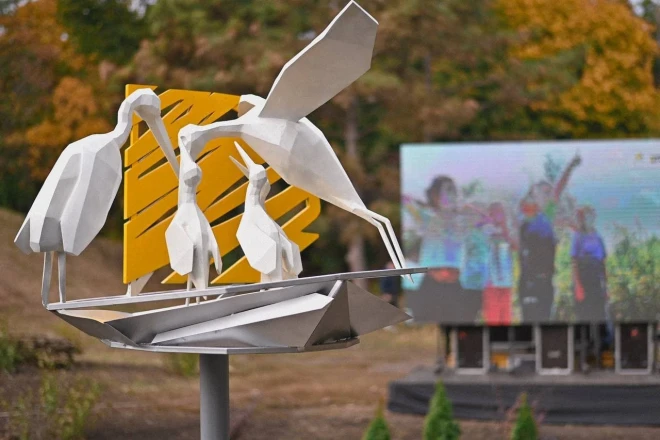 В Одесі з'явилася скульптура #Лелеченьки – перша колаборація ДТЕК і сучасного українського мистецтва