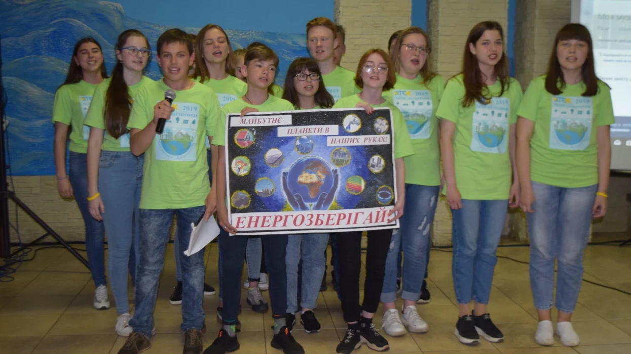 Енергоефективні лампи і вікна для тепла і комфорту:  школа і ліцей у Західному Донбасі отримали гранти ДТЕК