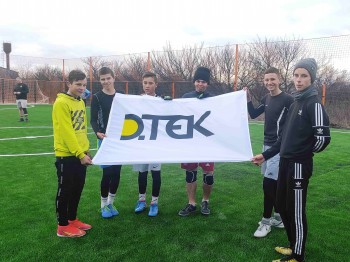 В Николаевке открыли «вечнозеленое» футбольное поле