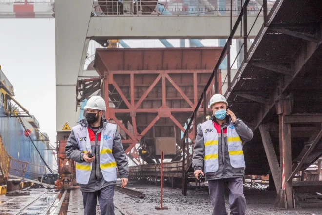 ДТЕК на початку року зустрічає ще два судна з американським вугіллям