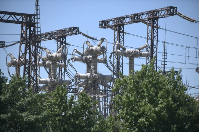 Енергетики ДТЕК допомагають відновлювати роботу електромереж Укрзалізниці