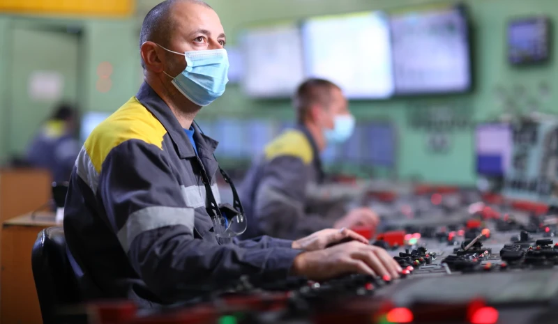Cabinet of Ministers awards Certificates of Courage to DTEK's energy workers working on the front line