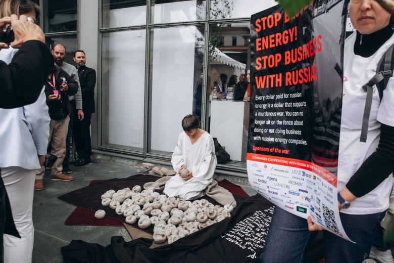 Stop Bloody Energy: activists held a rally in Davos against the energy business, which continues to work with Russia