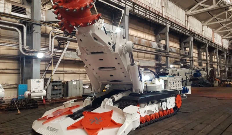 DTEK Energy's machine builders manufacture a new roadheader
