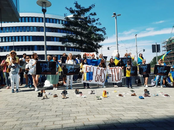 Protestors target Uniper because of cooperation with Russia