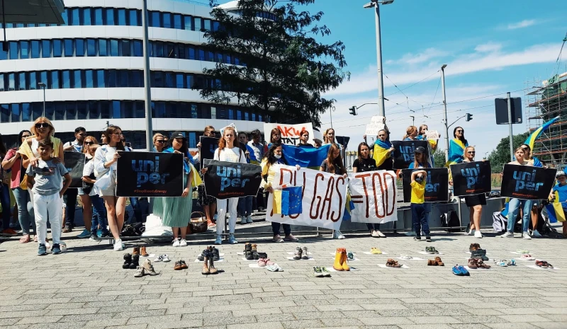 Stop Bloody Energy: українці пікетували німецьку енергокомпанію Uniper