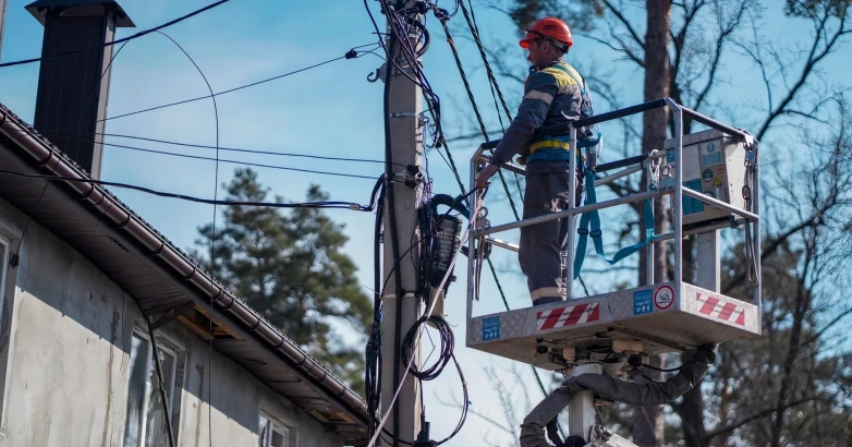 200 days of struggle at the energy front: energy professionals brought the lights back for 3.8 mln Ukrainian families