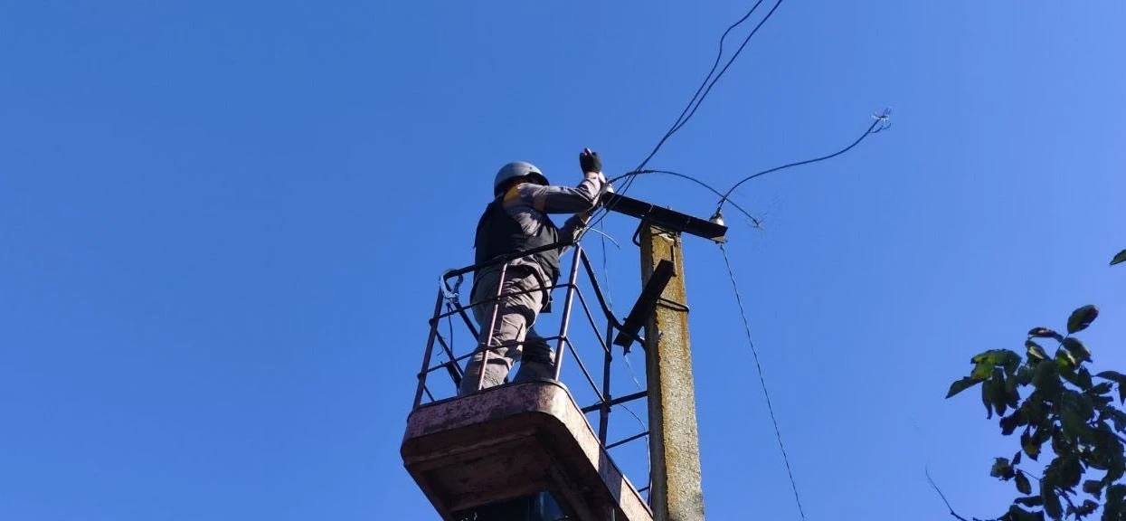 Сьомий місяць боротьби на енергофронті: у вересні енергетики повернули світло у 385 тисяч домівок українців