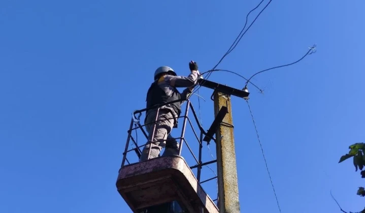 Сьомий місяць боротьби на енергофронті: у вересні енергетики повернули світло у 385 тисяч домівок українців