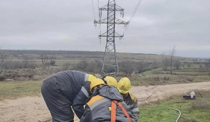 DTEK helped to restore the power line that feeds the south of Kherson region