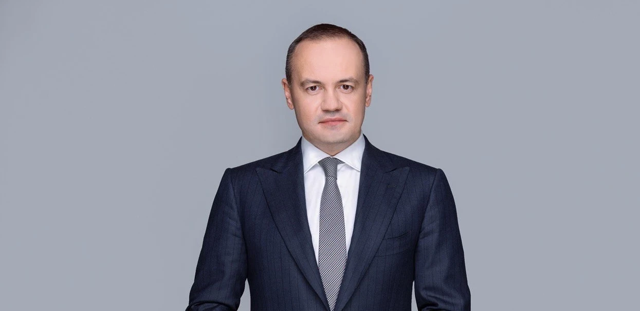 DTEK CEO greeting with the Power Engineer Day