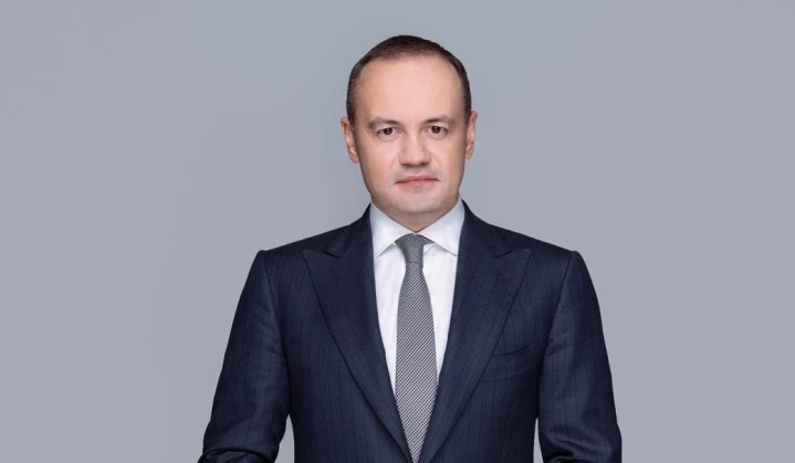 DTEK CEO greeting with the Power Engineer Day