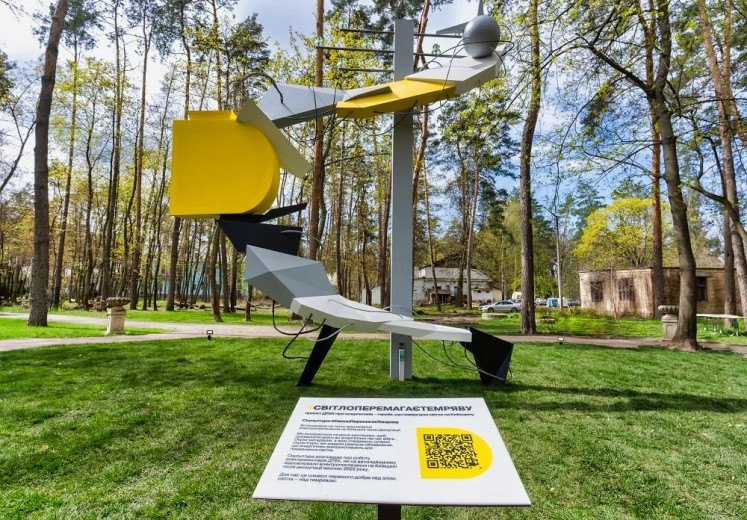 DTEK and authorities of the Kyiv region opened a #LightOvercomesDarkness art object in Irpin
