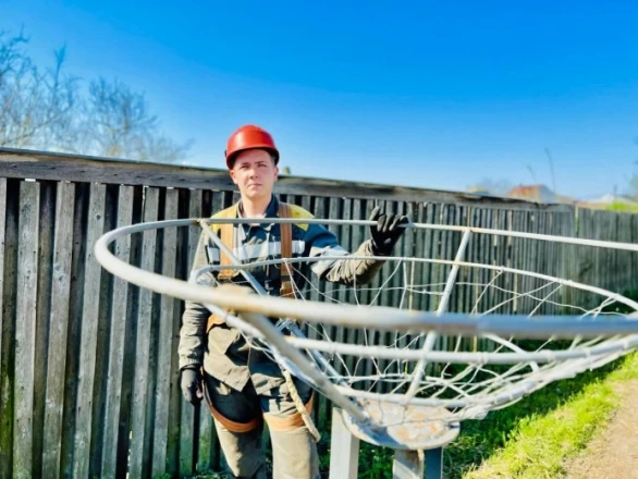 #Лелеченьки: ДТЕК Мережі встановили нову платформу для гнізда лелек в Києві